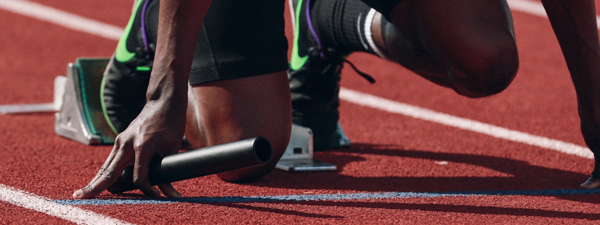 yy易游体育平台多屏终端同步观看高清体育直播场景示意图